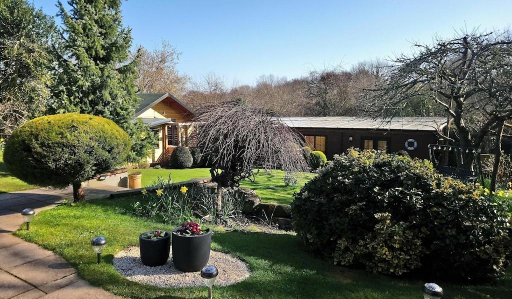 'Monktonmead Lodge' In Secluded Setting, With Private Indoor Pool. Ryde  Exterior photo