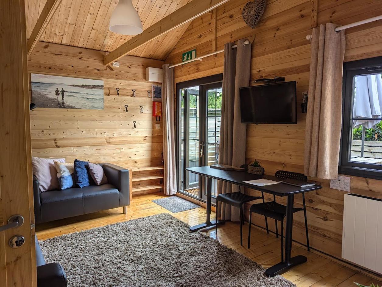 'Monktonmead Lodge' In Secluded Setting, With Private Indoor Pool. Ryde  Exterior photo